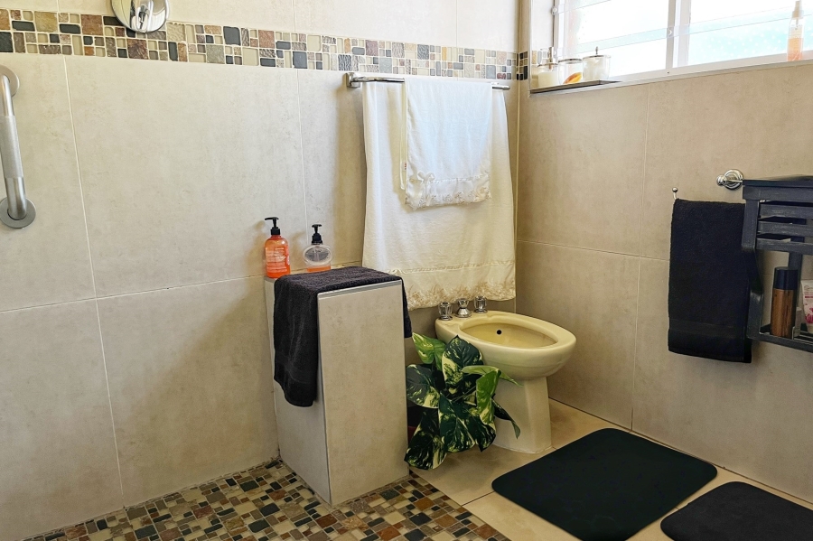 4 Bedroom Property for Sale in Blue Hills AH Gauteng