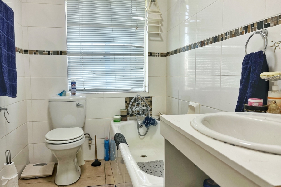 4 Bedroom Property for Sale in Blue Hills AH Gauteng