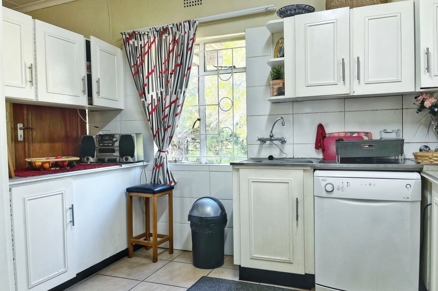 4 Bedroom Property for Sale in Blue Hills AH Gauteng