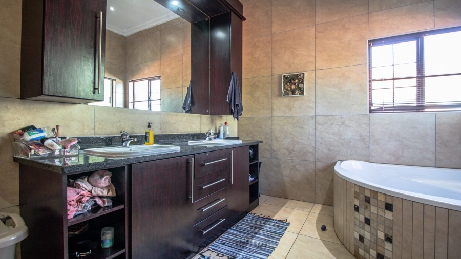 4 Bedroom Property for Sale in Grootfontein Country Estate Gauteng