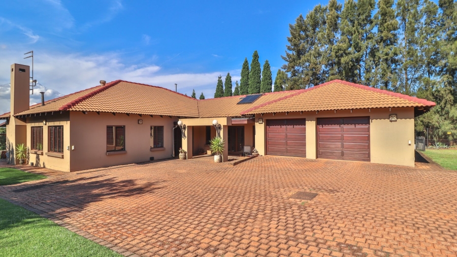 4 Bedroom Property for Sale in Grootfontein Country Estate Gauteng