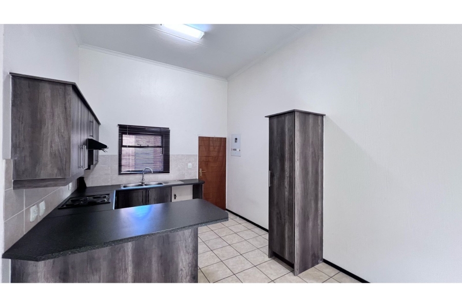 To Let 2 Bedroom Property for Rent in North Riding Gauteng