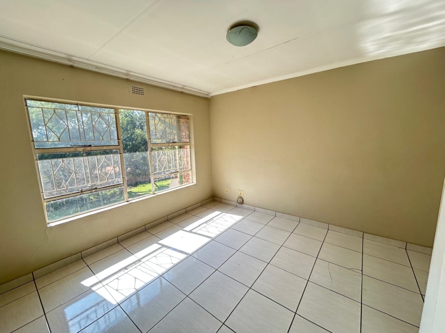 To Let 2 Bedroom Property for Rent in Buccleuch Gauteng