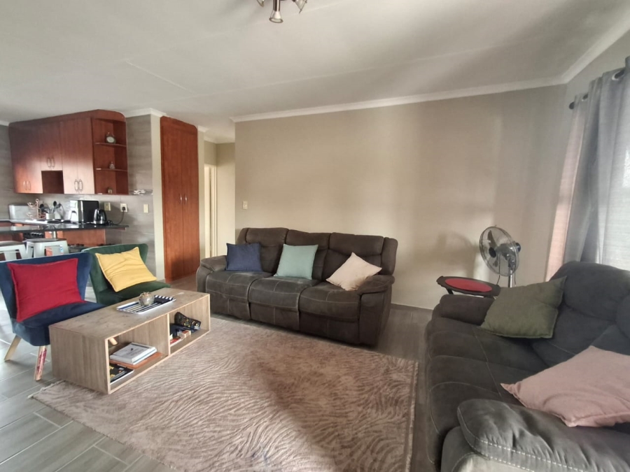 3 Bedroom Property for Sale in Sonneveld Gauteng