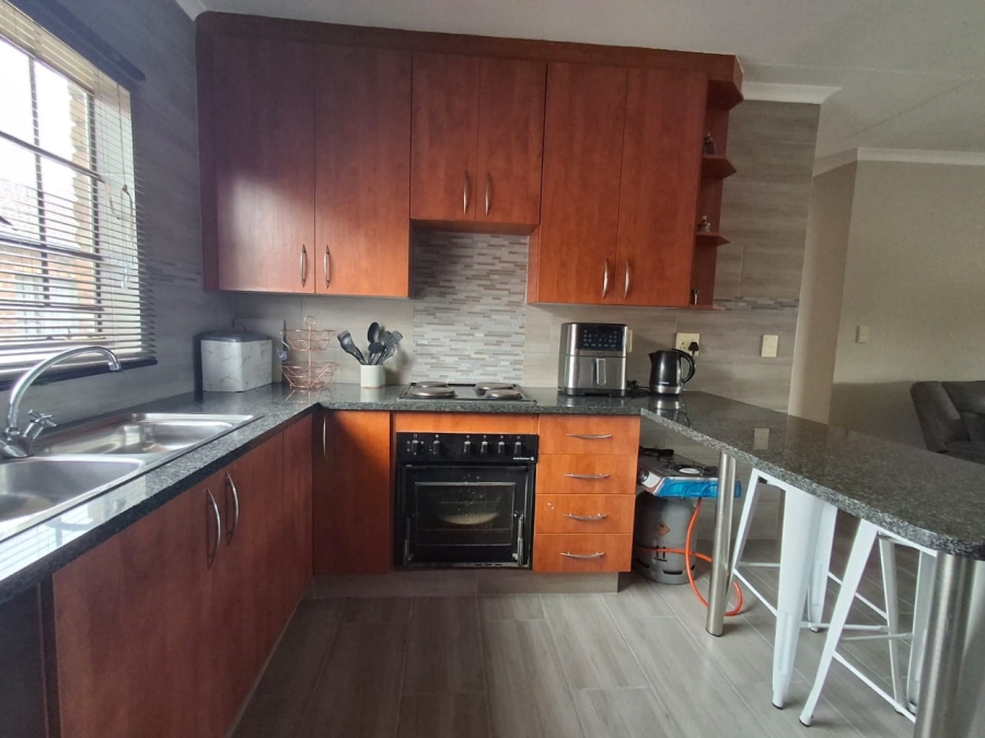 3 Bedroom Property for Sale in Sonneveld Gauteng