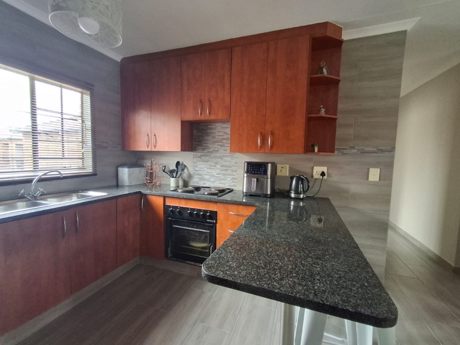 3 Bedroom Property for Sale in Sonneveld Gauteng