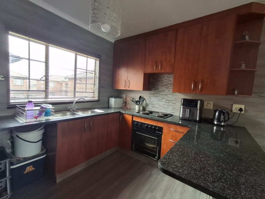 3 Bedroom Property for Sale in Sonneveld Gauteng