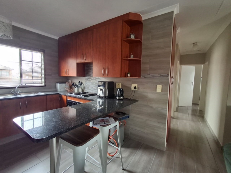 3 Bedroom Property for Sale in Sonneveld Gauteng