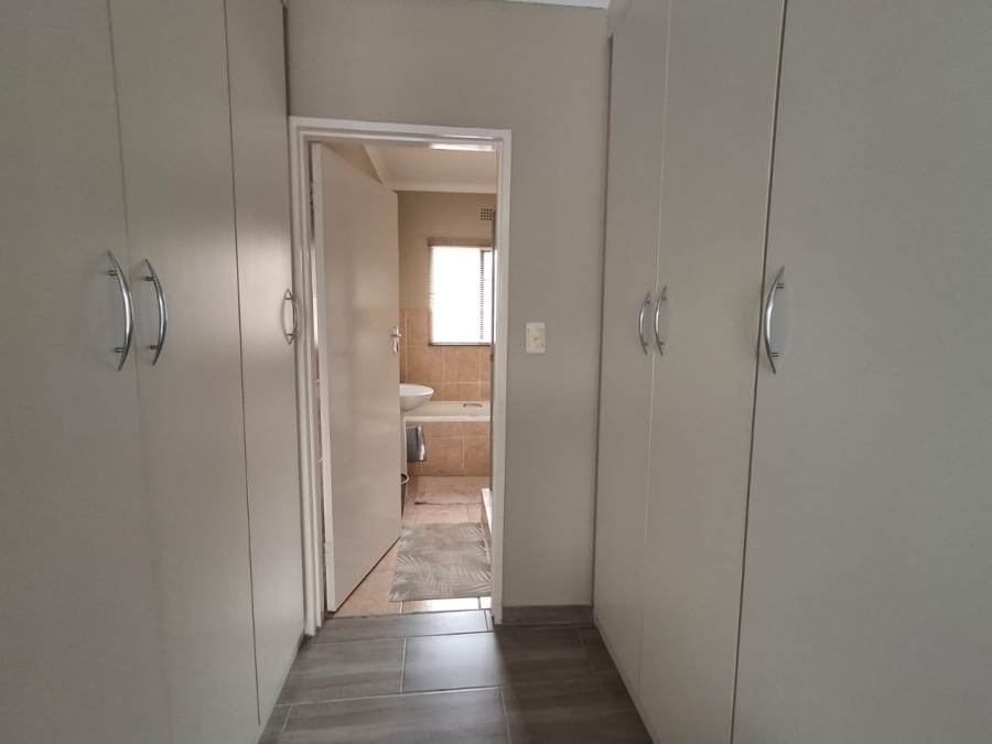 3 Bedroom Property for Sale in Sonneveld Gauteng