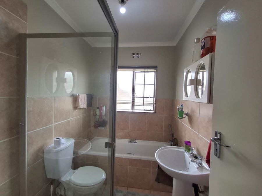 3 Bedroom Property for Sale in Sonneveld Gauteng