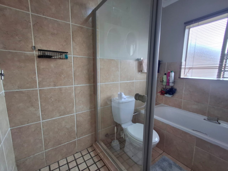 3 Bedroom Property for Sale in Sonneveld Gauteng