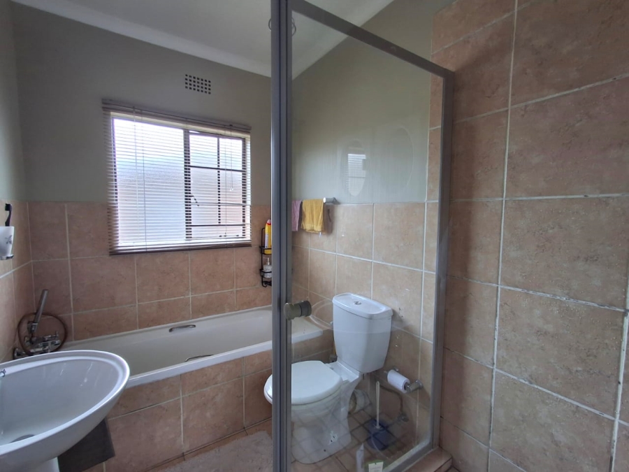 3 Bedroom Property for Sale in Sonneveld Gauteng