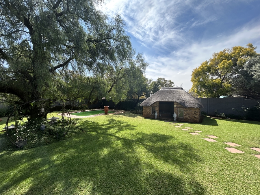 5 Bedroom Property for Sale in The Reeds Gauteng