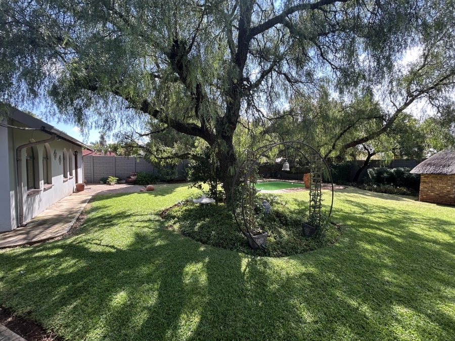 5 Bedroom Property for Sale in The Reeds Gauteng