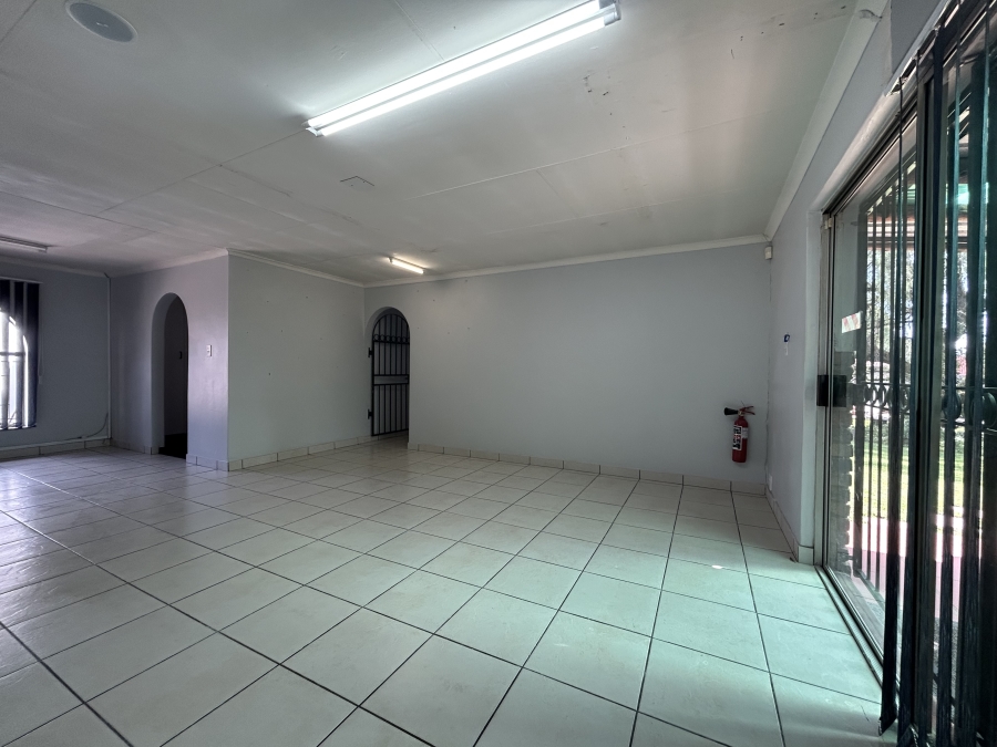 5 Bedroom Property for Sale in The Reeds Gauteng