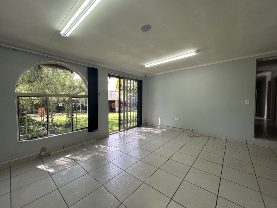 5 Bedroom Property for Sale in The Reeds Gauteng
