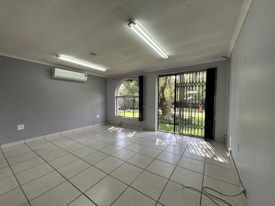 5 Bedroom Property for Sale in The Reeds Gauteng