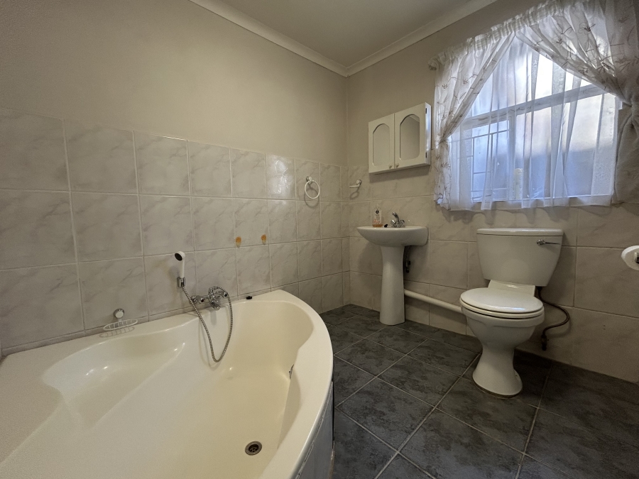 5 Bedroom Property for Sale in The Reeds Gauteng
