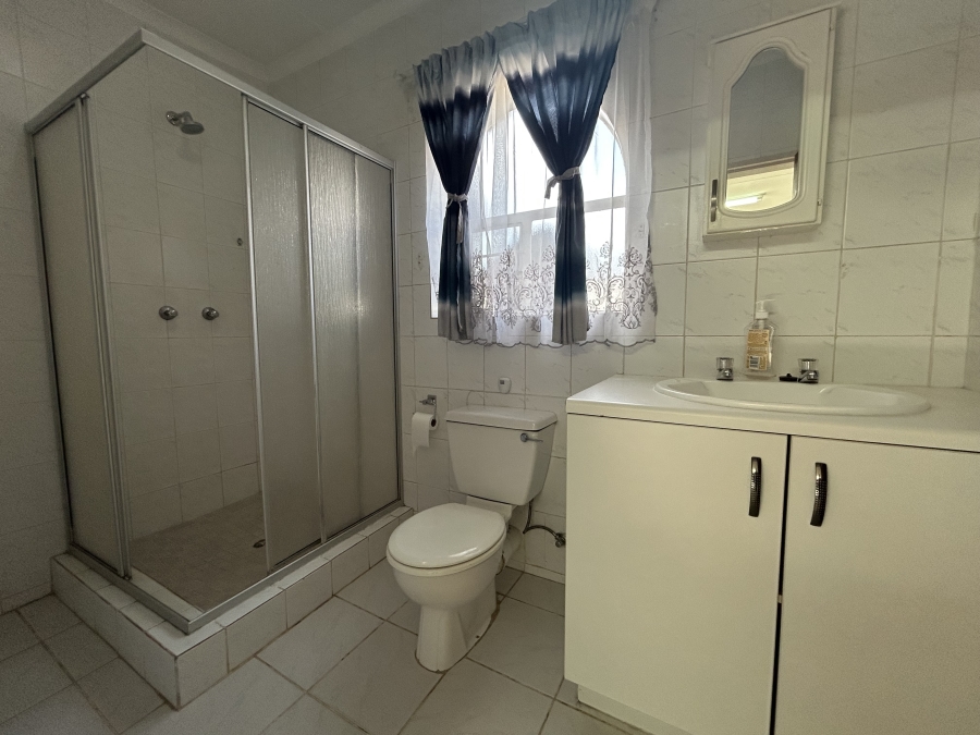 5 Bedroom Property for Sale in The Reeds Gauteng
