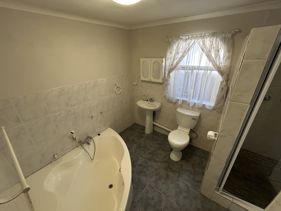 5 Bedroom Property for Sale in The Reeds Gauteng