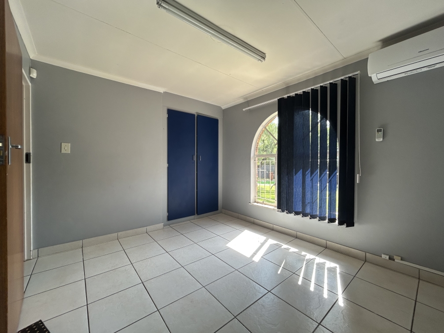 5 Bedroom Property for Sale in The Reeds Gauteng