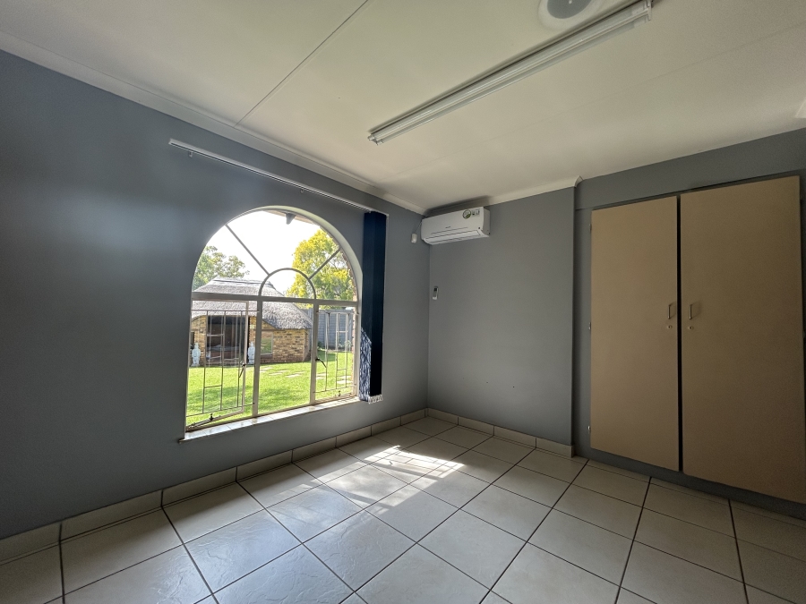 5 Bedroom Property for Sale in The Reeds Gauteng
