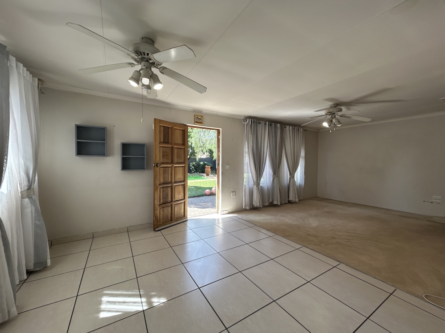 5 Bedroom Property for Sale in The Reeds Gauteng
