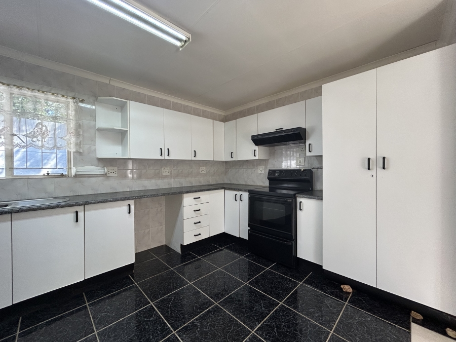 5 Bedroom Property for Sale in The Reeds Gauteng
