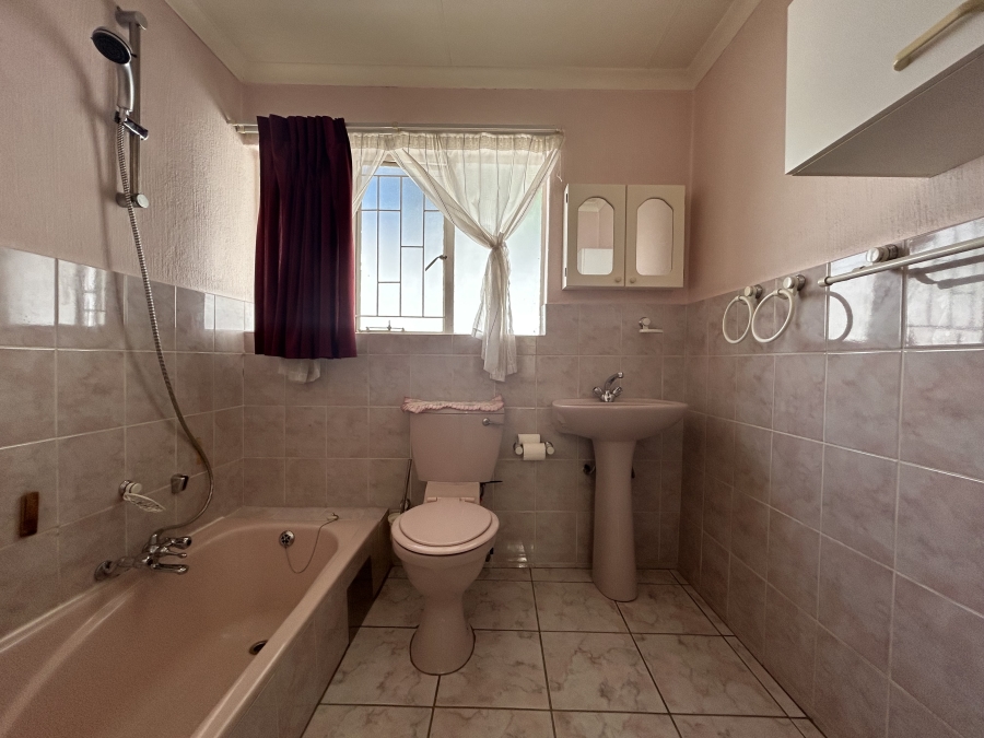 5 Bedroom Property for Sale in The Reeds Gauteng