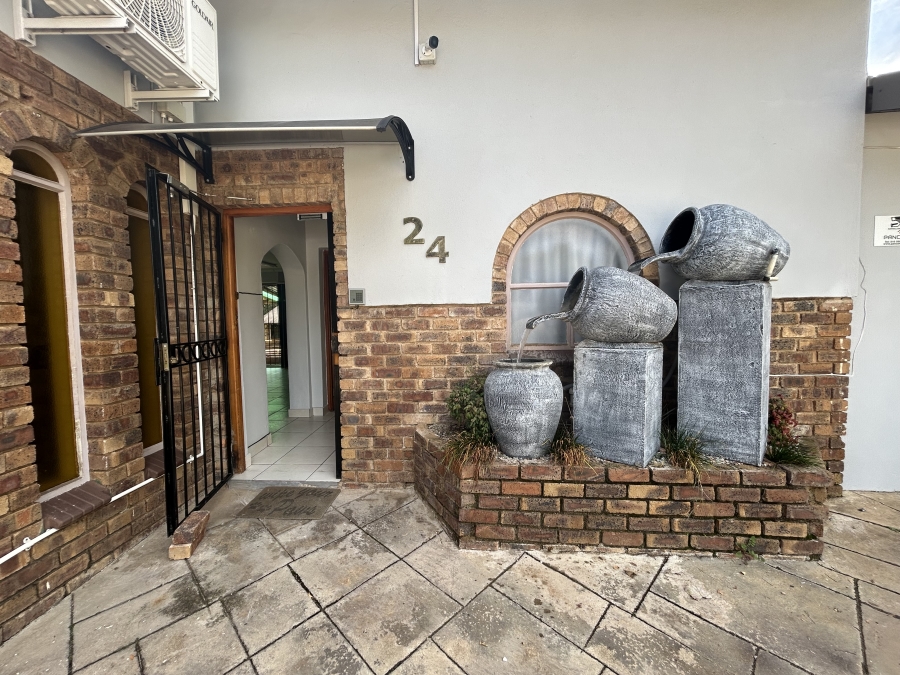 5 Bedroom Property for Sale in The Reeds Gauteng