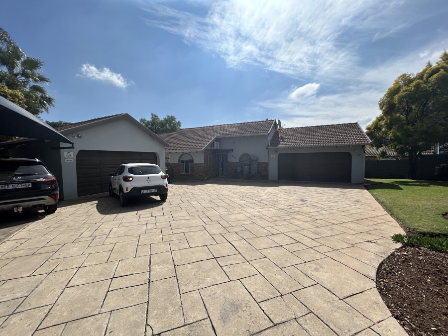 5 Bedroom Property for Sale in The Reeds Gauteng