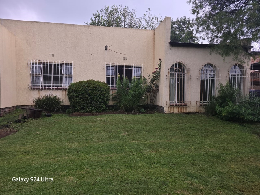 To Let 4 Bedroom Property for Rent in Parkhill Gardens Gauteng