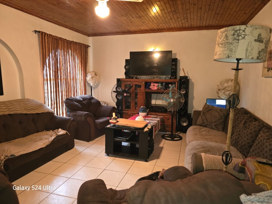 To Let 4 Bedroom Property for Rent in Parkhill Gardens Gauteng