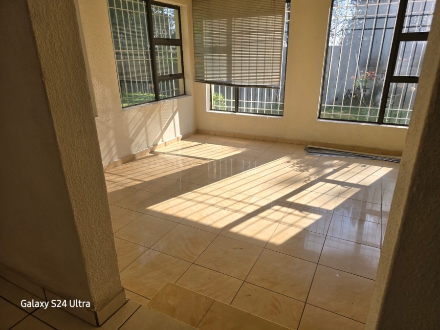 To Let 4 Bedroom Property for Rent in Parkhill Gardens Gauteng