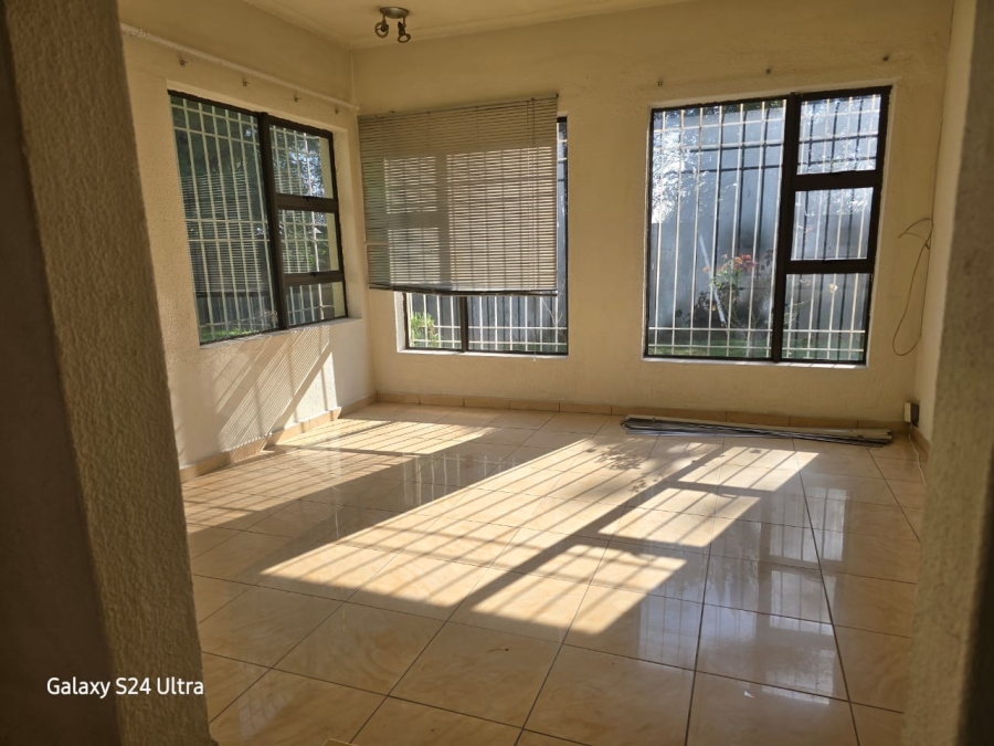 To Let 4 Bedroom Property for Rent in Parkhill Gardens Gauteng