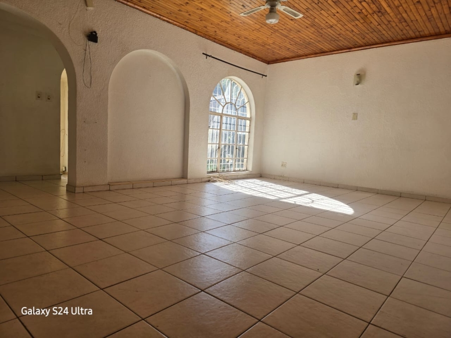 To Let 4 Bedroom Property for Rent in Parkhill Gardens Gauteng