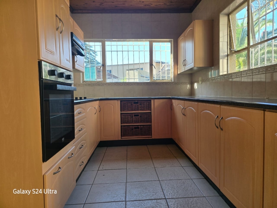 To Let 4 Bedroom Property for Rent in Parkhill Gardens Gauteng