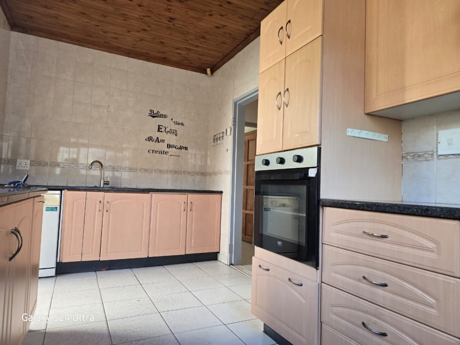 To Let 4 Bedroom Property for Rent in Parkhill Gardens Gauteng