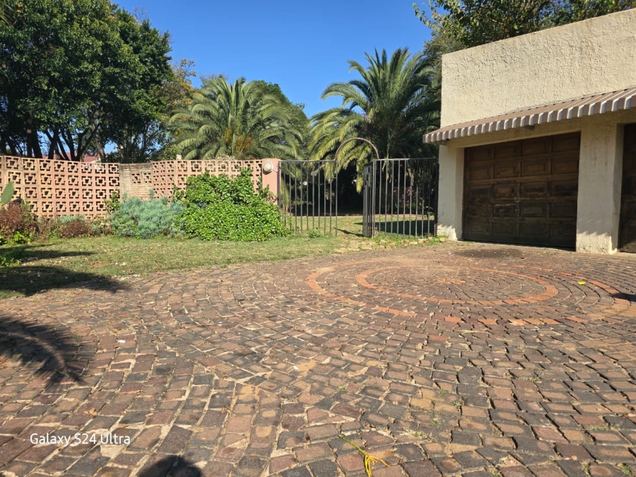 To Let 4 Bedroom Property for Rent in Parkhill Gardens Gauteng