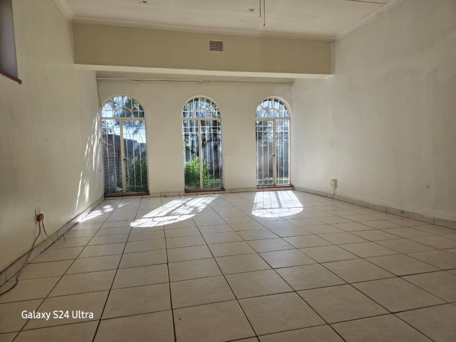 To Let 4 Bedroom Property for Rent in Parkhill Gardens Gauteng