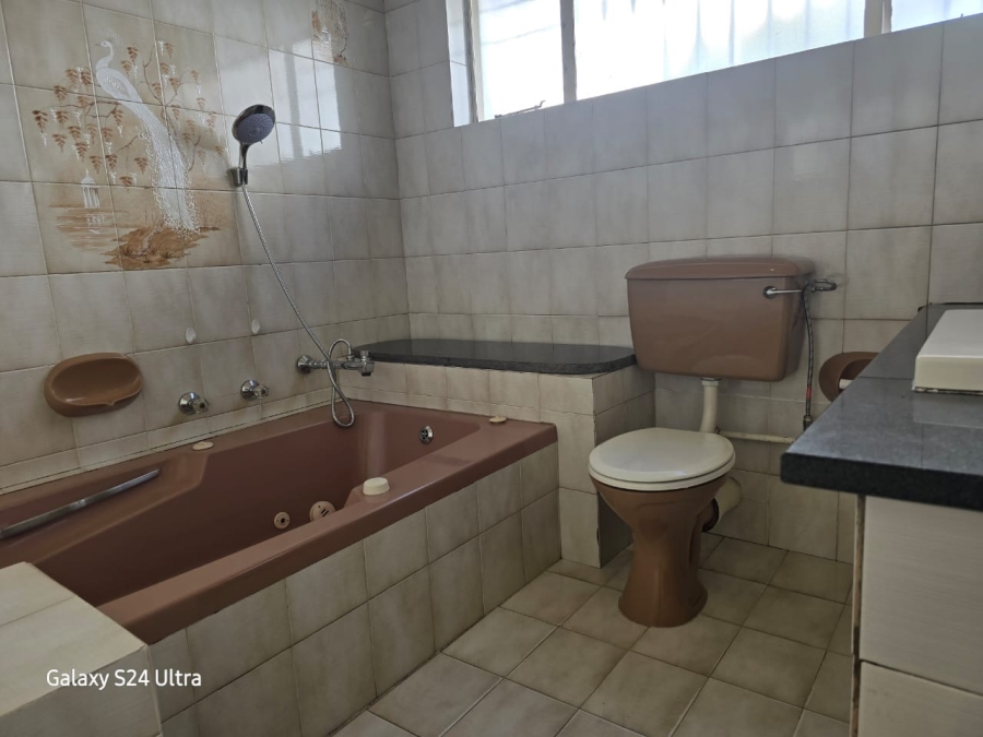 To Let 4 Bedroom Property for Rent in Parkhill Gardens Gauteng