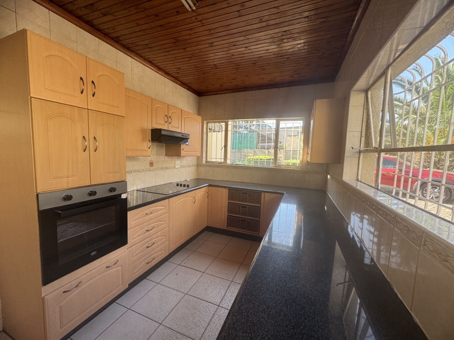 To Let 4 Bedroom Property for Rent in Parkhill Gardens Gauteng