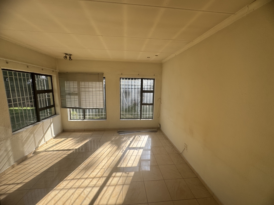 To Let 4 Bedroom Property for Rent in Parkhill Gardens Gauteng
