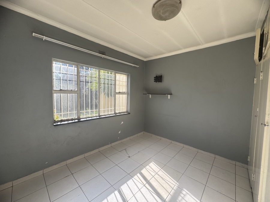 To Let 4 Bedroom Property for Rent in Parkhill Gardens Gauteng