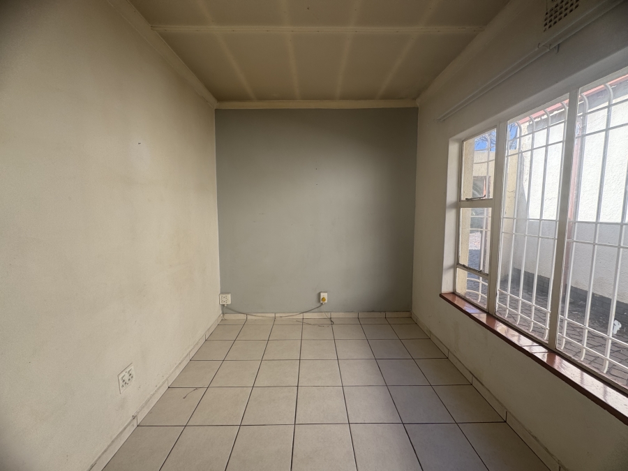 To Let 4 Bedroom Property for Rent in Parkhill Gardens Gauteng
