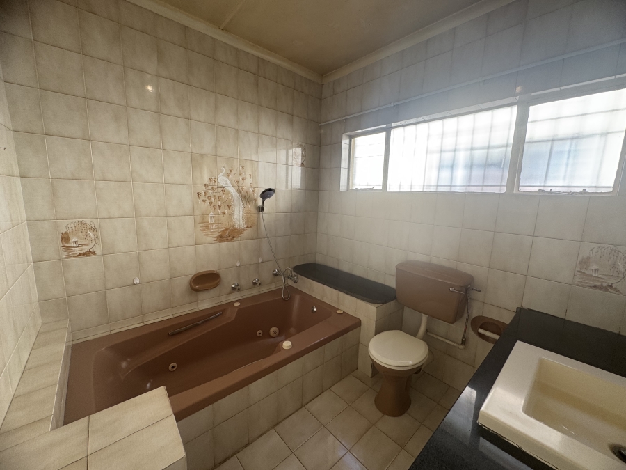 To Let 4 Bedroom Property for Rent in Parkhill Gardens Gauteng