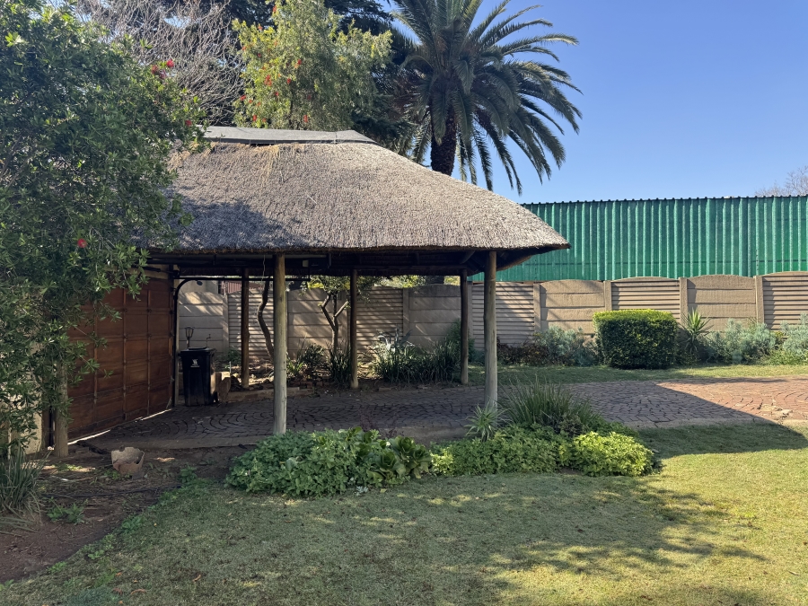 To Let 4 Bedroom Property for Rent in Parkhill Gardens Gauteng
