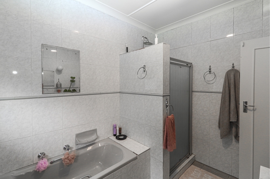 4 Bedroom Property for Sale in Selcourt Gauteng