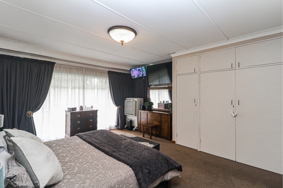 4 Bedroom Property for Sale in Selcourt Gauteng