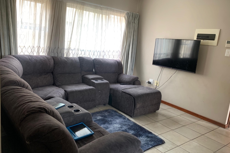 2 Bedroom Property for Sale in Kosmosdal Gauteng